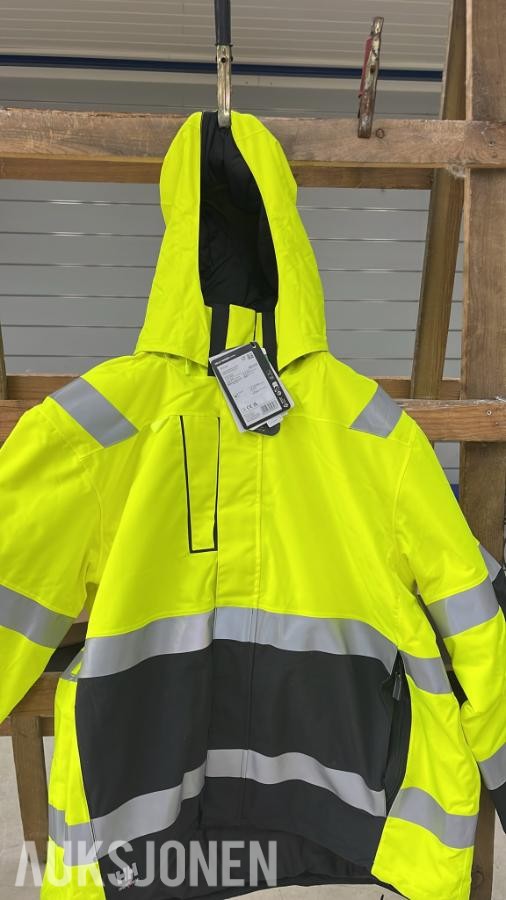 Diverse arbeidstøy og dresser